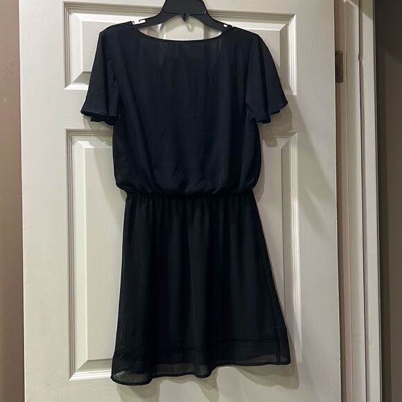 Elegant Divided H&M Black Mini Dress w Cinched Waist V-neck and Flutter Sleeves - Picture 6 of 10